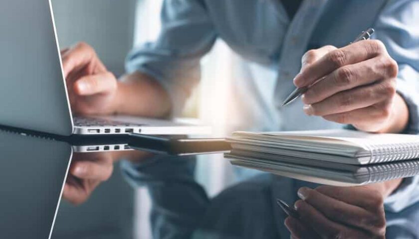 hr-In-house-vs-outsourcing-pros-and-cons-1